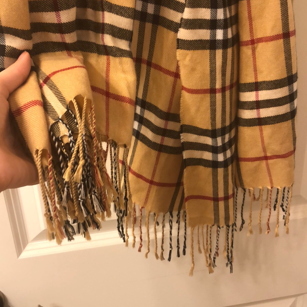 “Burberry” pattern scarf - Picture 2 of 2